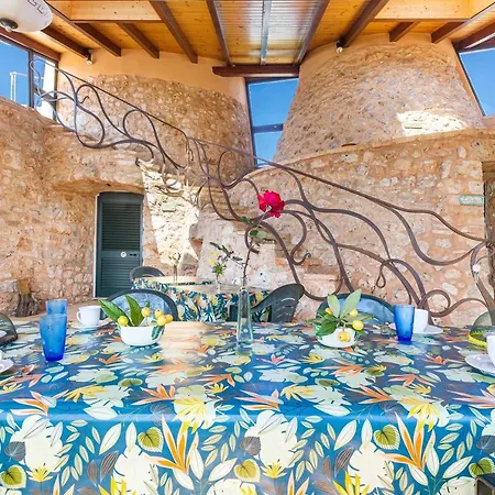 Salentoandmore - I Due Trulli * Torre Pali